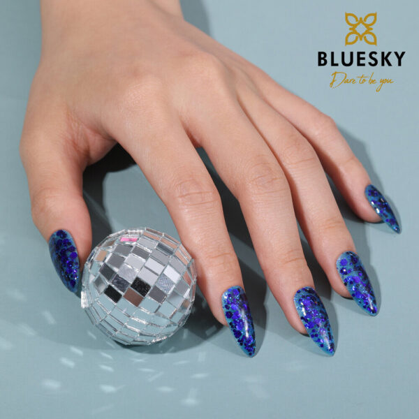 HIDDEN SAPPHIRE – THICK GLITTER IN BLUE -SEASONAL GEL POLISH