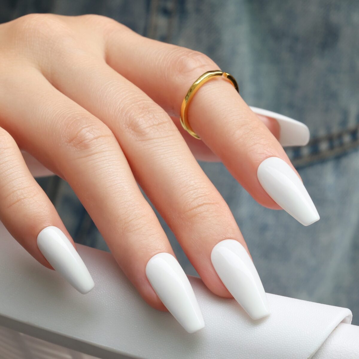 GENTLE WHITE – SEASONAL GEL POLISH