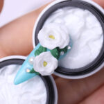 4D – WHITE NAIL ART