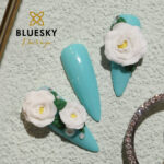 4D – WHITE NAIL ART