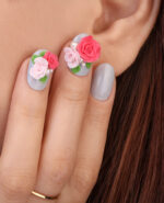 4D – WHITE NAIL ART