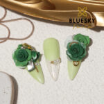 4D – WHITE NAIL ART