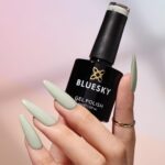 GENTLE GRASS – SEASONAL GEL POLISH AW 2025