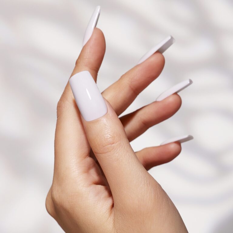 SILK WHITE – SEASONAL GEL POLISH